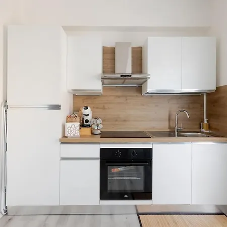 House Trieste * לטינה